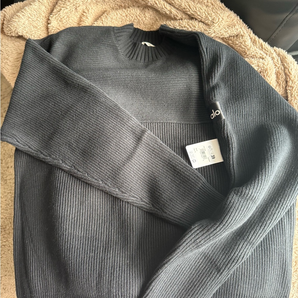 New Never worn - ALO Yoga Men's Black Crewneck Sweater